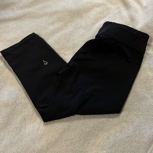 Black Cropped Ivivva Leggings